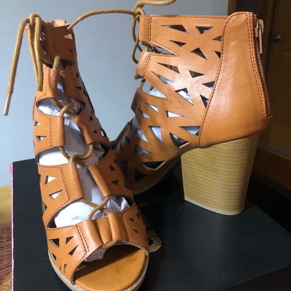 Sandals - Picture 3 of 5